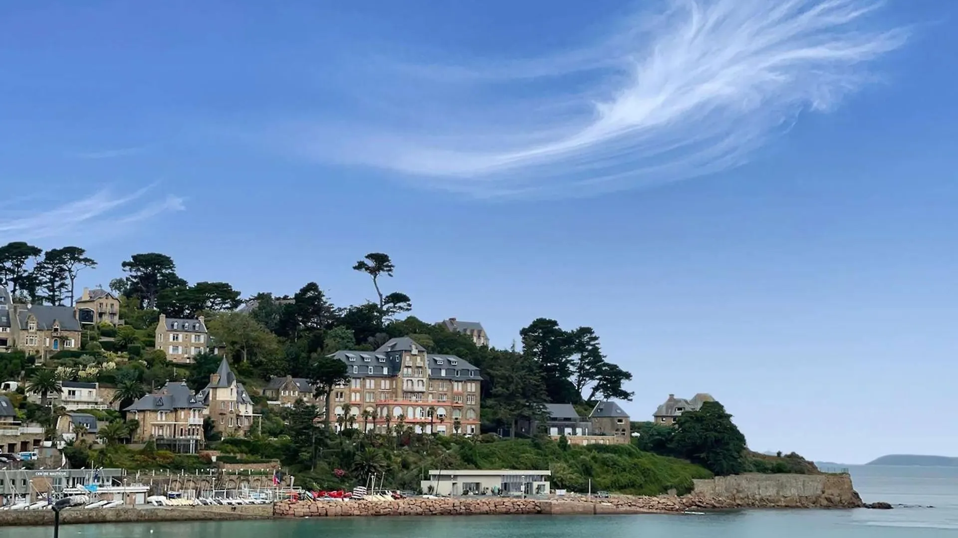 Holiday home Maison A 550M De La Plage Avec Jardin, Balcon Et Wi-Fi A Perros-Guirec - Fr-1-368-433